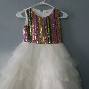 Beautiful dress for girls!!